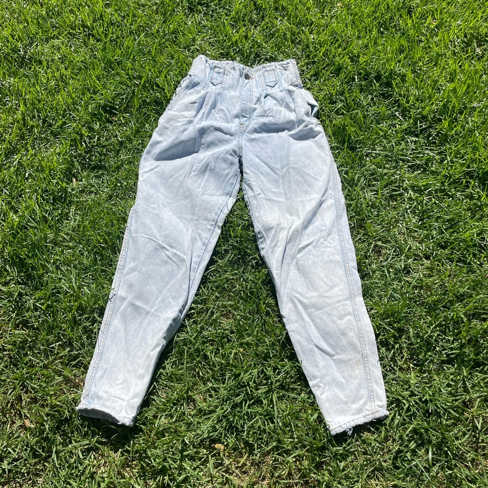80s 90s High Waisted Pleated Front Taper Leg Acid Washed Mom Jeans Distressed 5